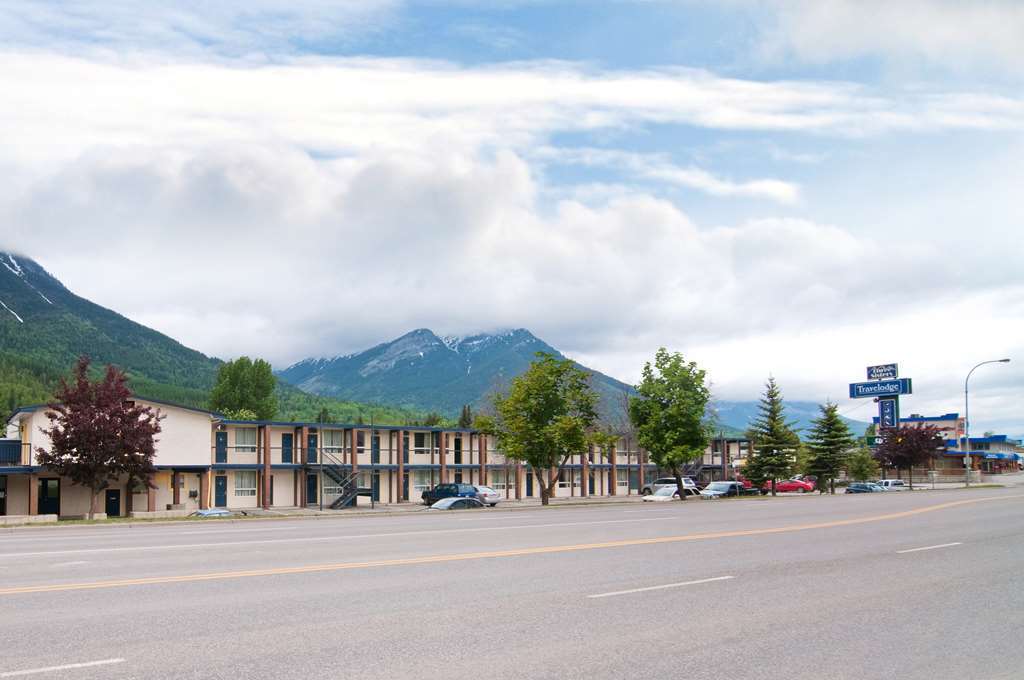 Canadas Best Value Inn And Suites Fernie Exterior photo