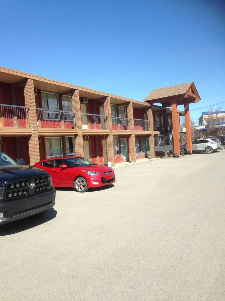 Canadas Best Value Inn And Suites Fernie Exterior photo