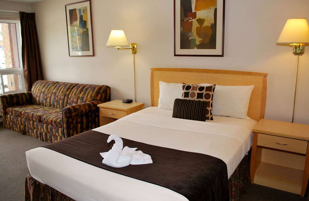 Canadas Best Value Inn And Suites Fernie Room photo