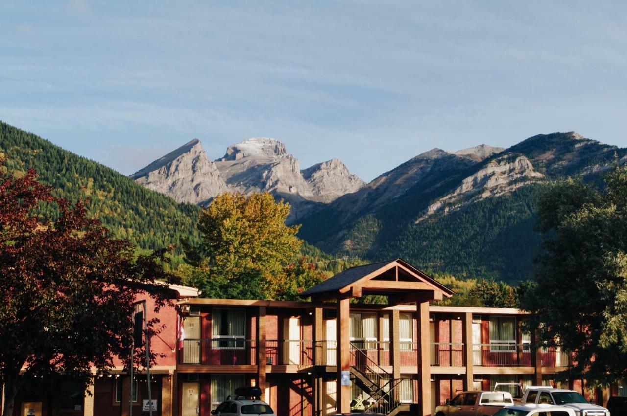 Canadas Best Value Inn And Suites Fernie Exterior photo